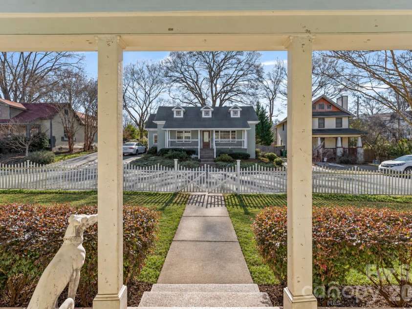 2815 Myers Street, Charlotte, NC 28205.  MLS# CAR4435606, YatesRealty ID 57219. 