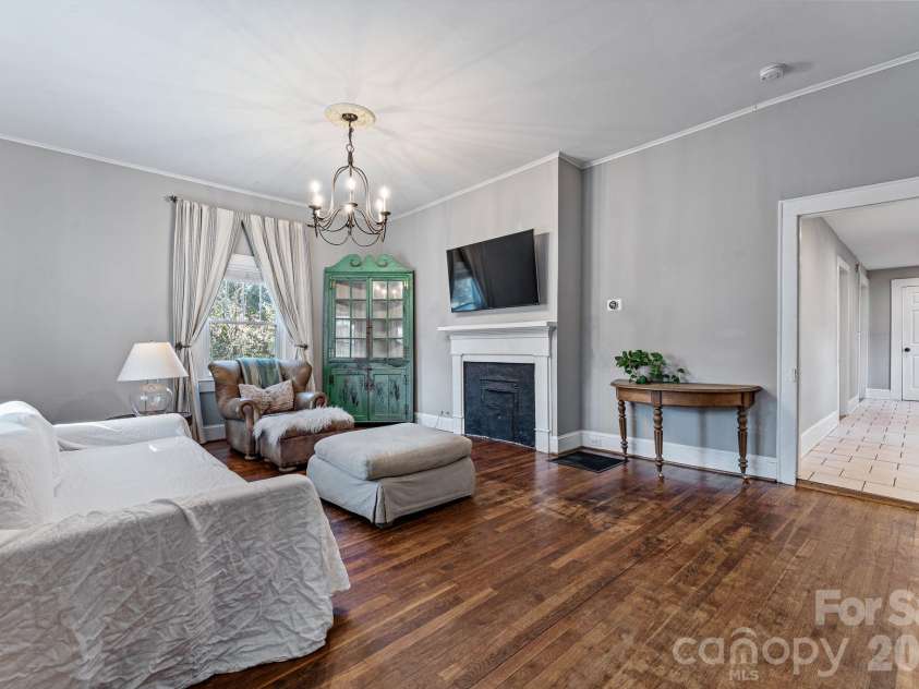 2815 Myers Street, Charlotte, NC 28205.  MLS# CAR4435606, YatesRealty ID 57219. 