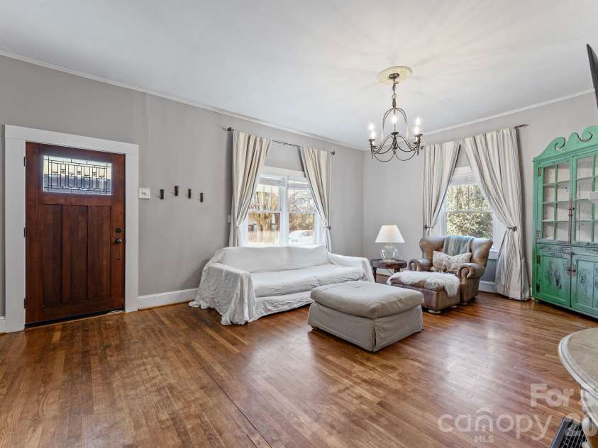 2815 Myers Street, Charlotte, NC 28205.  MLS# CAR4435606, YatesRealty ID 57219. 