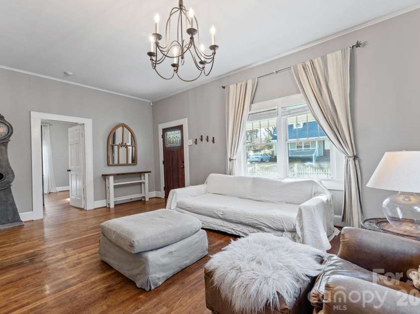 2815 Myers Street, Charlotte, NC 28205.  MLS# CAR4435606, YatesRealty ID 57219. 