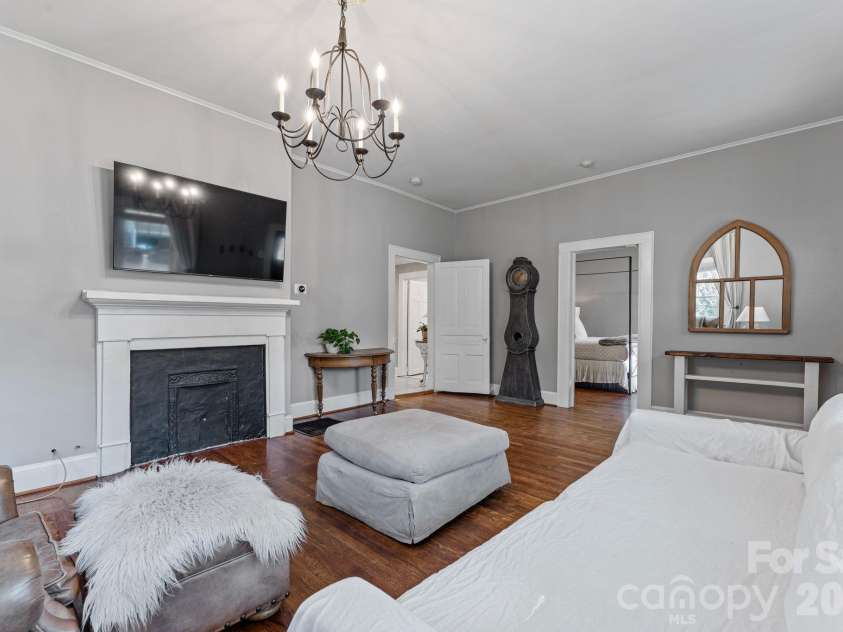 2815 Myers Street, Charlotte, NC 28205.  MLS# CAR4435606, YatesRealty ID 57219. 