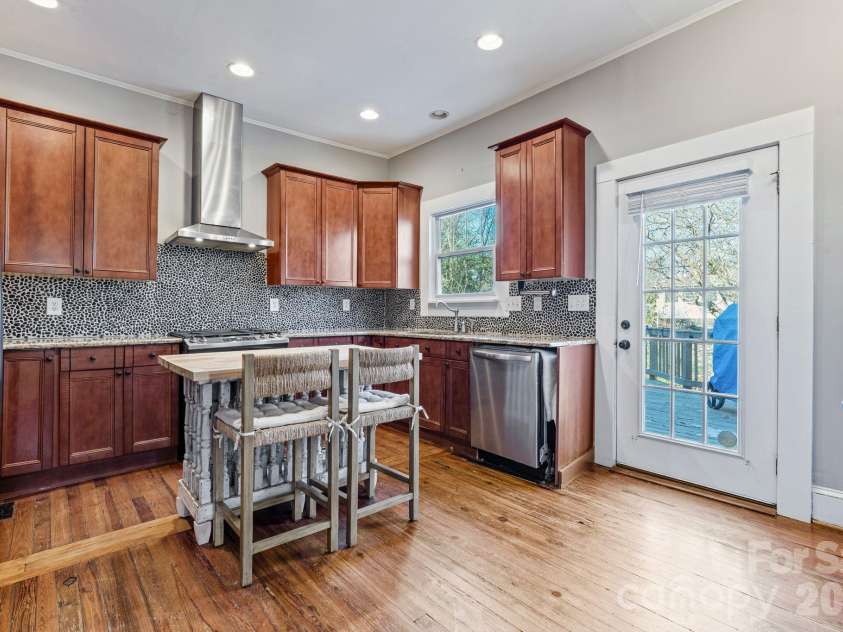 2815 Myers Street, Charlotte, NC 28205.  MLS# CAR4435606, YatesRealty ID 57219. 