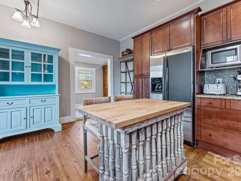 2815 Myers Street, Charlotte, NC 28205.  MLS# CAR4435606, YatesRealty ID 57219. 