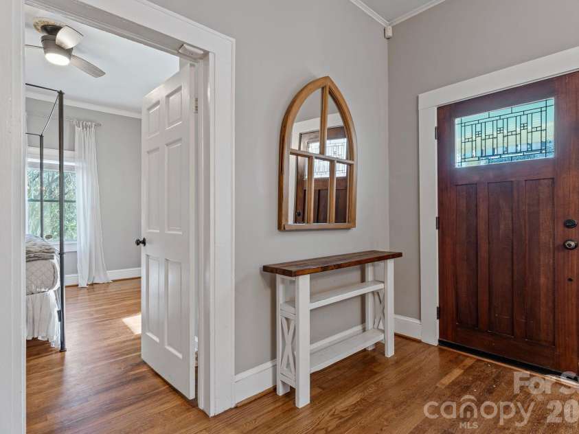 2815 Myers Street, Charlotte, NC 28205.  MLS# CAR4435606, YatesRealty ID 57219. 