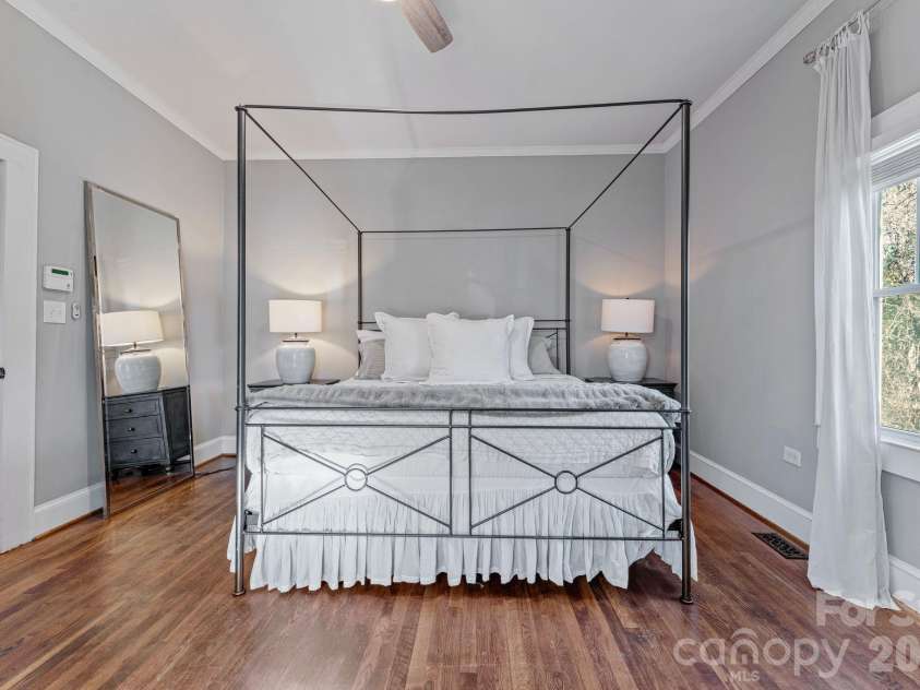 2815 Myers Street, Charlotte, NC 28205.  MLS# CAR4435606, YatesRealty ID 57219. 