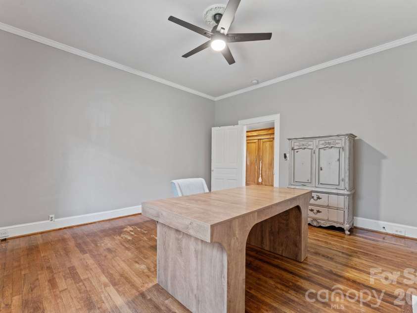 2815 Myers Street, Charlotte, NC 28205.  MLS# CAR4435606, YatesRealty ID 57219. 