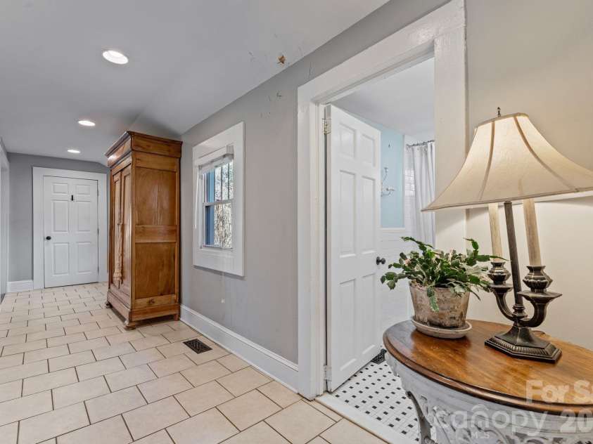2815 Myers Street, Charlotte, NC 28205.  MLS# CAR4435606, YatesRealty ID 57219. 