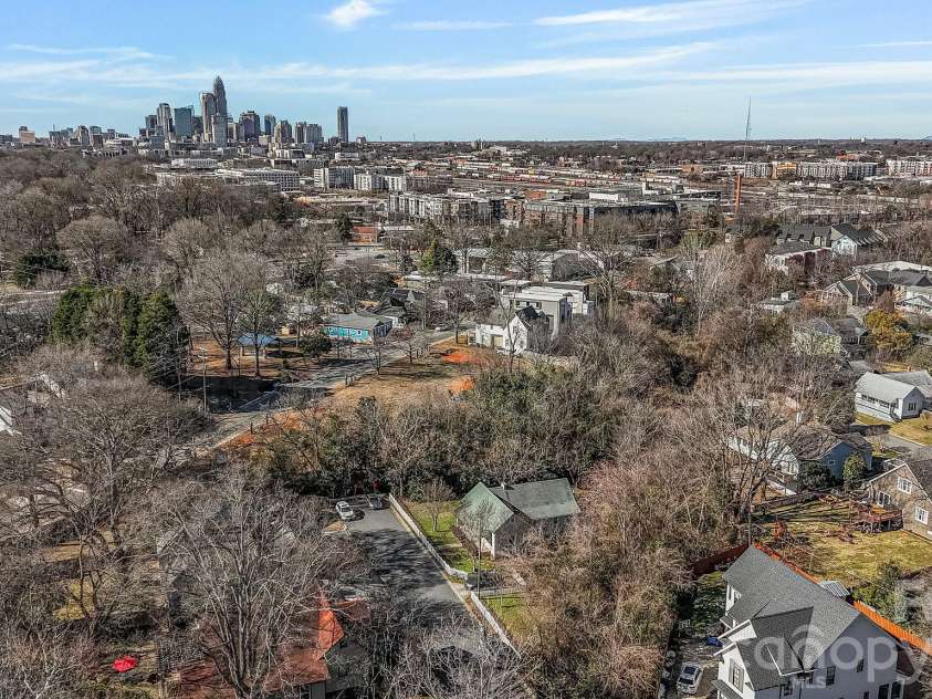 2815 Myers Street, Charlotte, NC 28205.  MLS# CAR4435606, YatesRealty ID 57219. 
