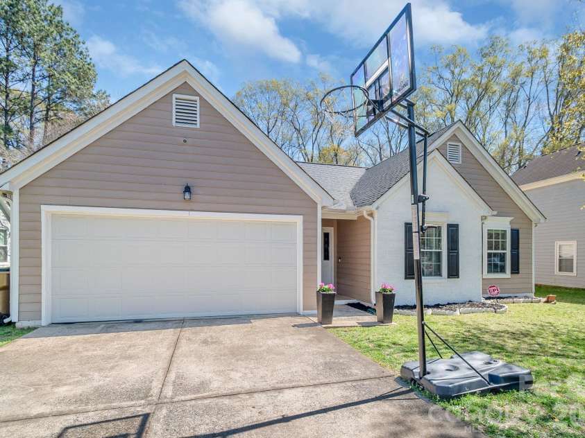 3310 Brooktree Lane, Indian Trail, NC 28079.  MLS# CAR4360227, YatesRealty ID 5722. 