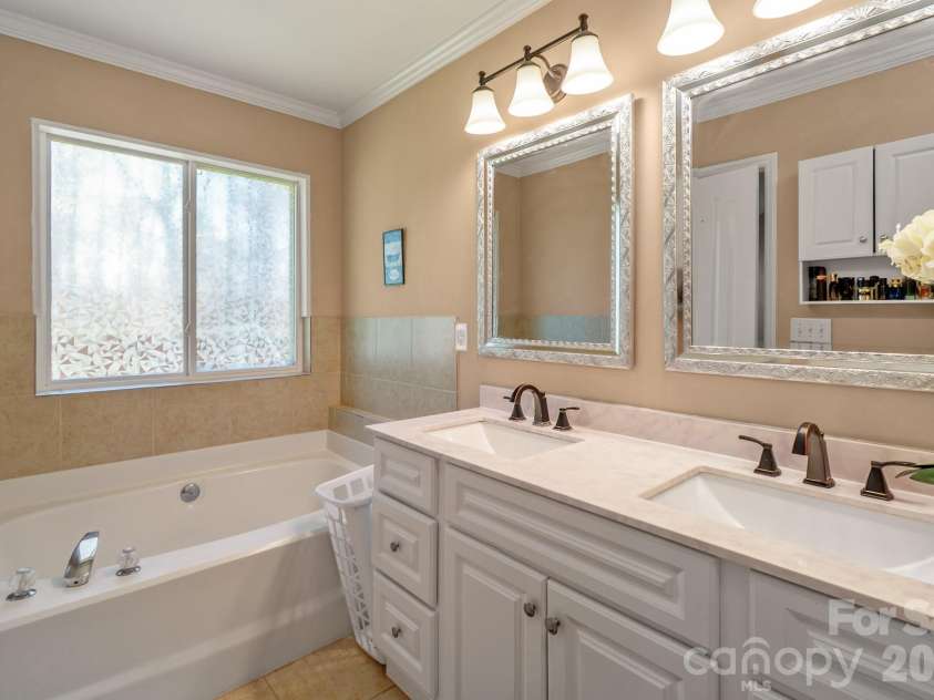 3310 Brooktree Lane, Indian Trail, NC 28079.  MLS# CAR4360227, YatesRealty ID 5722. 