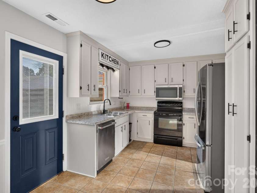 817 Mitchell Avenue, Salisbury, NC 28144.  MLS# CAR4435624, YatesRealty ID 57227. 