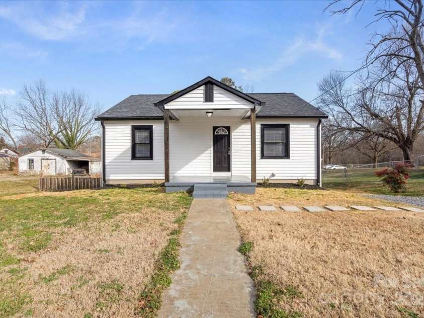 1110 Alexander Street, Statesville, NC 28677.  MLS# CAR4221612, YatesRealty ID 5723. 