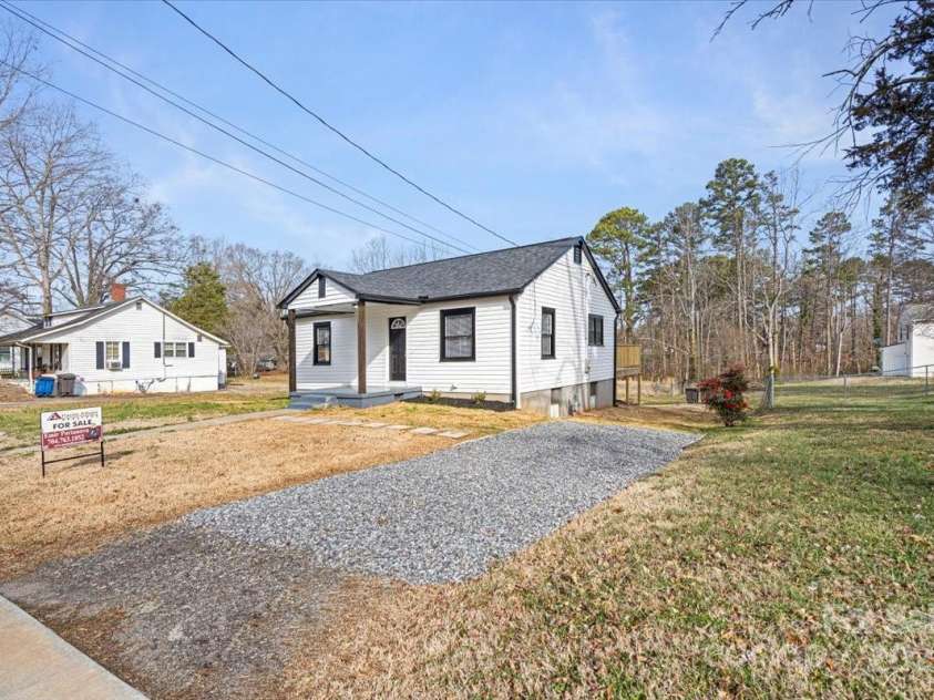 1110 Alexander Street, Statesville, NC 28677.  MLS# CAR4221612, YatesRealty ID 5723. 