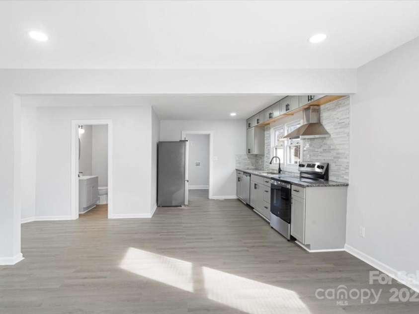 1110 Alexander Street, Statesville, NC 28677.  MLS# CAR4221612, YatesRealty ID 5723. 