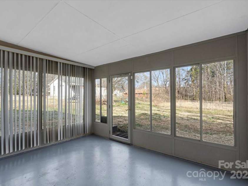 1110 Alexander Street, Statesville, NC 28677.  MLS# CAR4221612, YatesRealty ID 5723. 