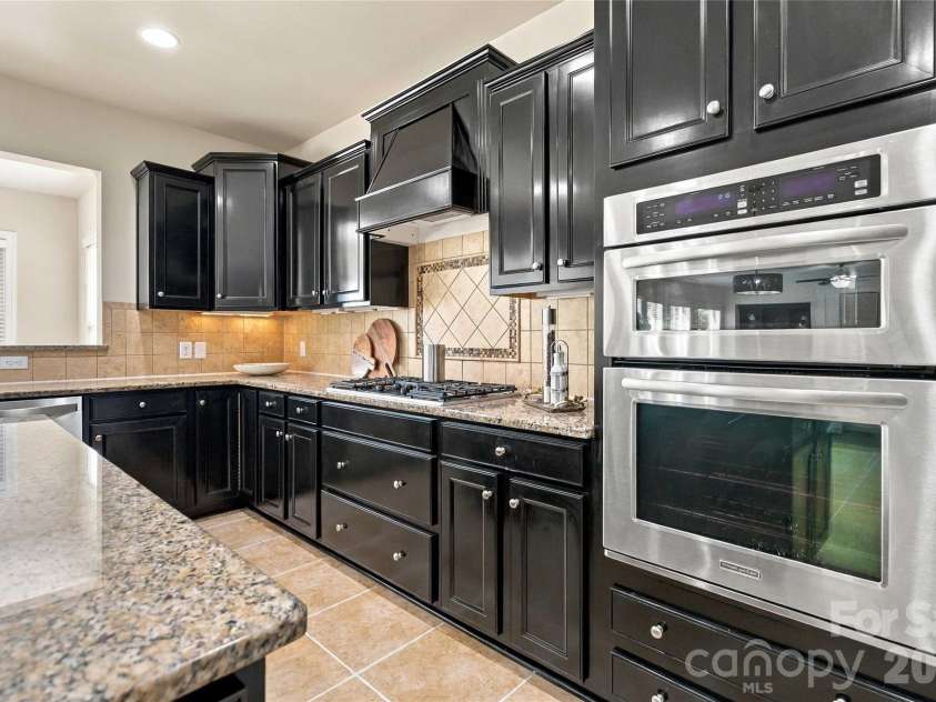 18317 Lilliesleaf Glenn Lane, Charlotte, NC 28277.  MLS# CAR4434699, YatesRealty ID 57234. 