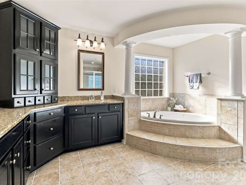 18317 Lilliesleaf Glenn Lane, Charlotte, NC 28277.  MLS# CAR4434699, YatesRealty ID 57234. 
