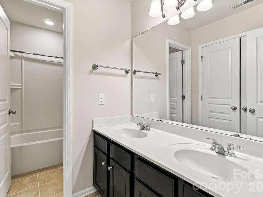 18317 Lilliesleaf Glenn Lane, Charlotte, NC 28277.  MLS# CAR4434699, YatesRealty ID 57234. 