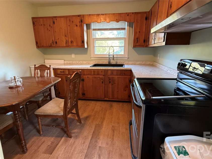 928 Beaumont Avenue, Greensboro, NC 27401.  MLS# CAR4434668, YatesRealty ID 57236. 