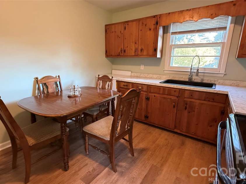 928 Beaumont Avenue, Greensboro, NC 27401.  MLS# CAR4434668, YatesRealty ID 57236. 
