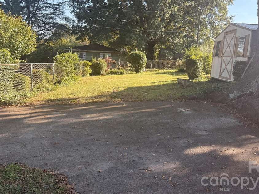 928 Beaumont Avenue, Greensboro, NC 27401.  MLS# CAR4434668, YatesRealty ID 57236. 
