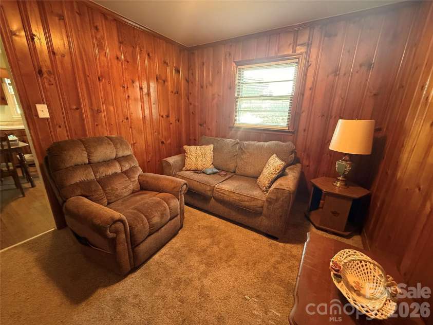928 Beaumont Avenue, Greensboro, NC 27401.  MLS# CAR4434668, YatesRealty ID 57236. Den