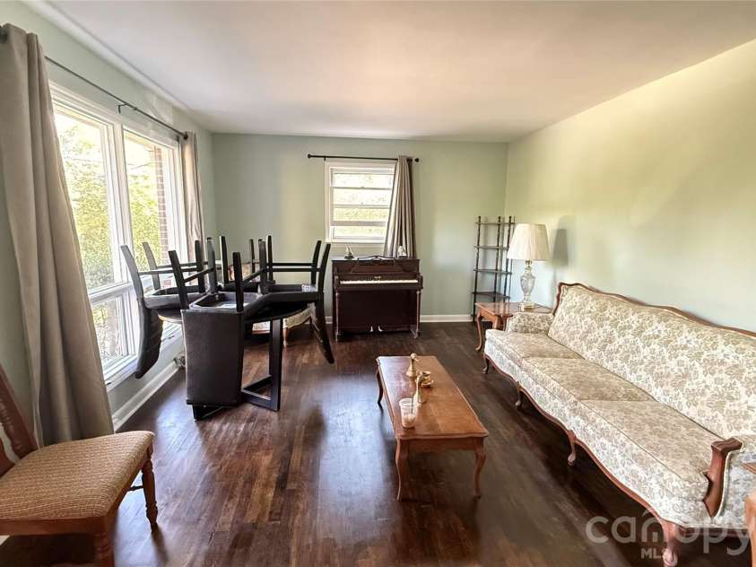 928 Beaumont Avenue, Greensboro, NC 27401.  MLS# CAR4434668, YatesRealty ID 57236. Living room