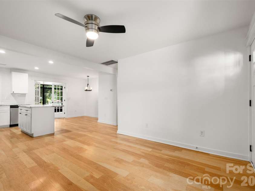 4238 Dowling Drive, Charlotte, NC 28205.  MLS# CAR4434485, YatesRealty ID 57237. 