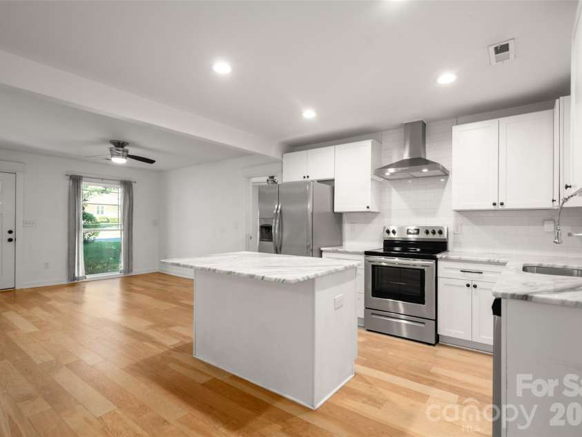 4238 Dowling Drive, Charlotte, NC 28205.  MLS# CAR4434485, YatesRealty ID 57237. 