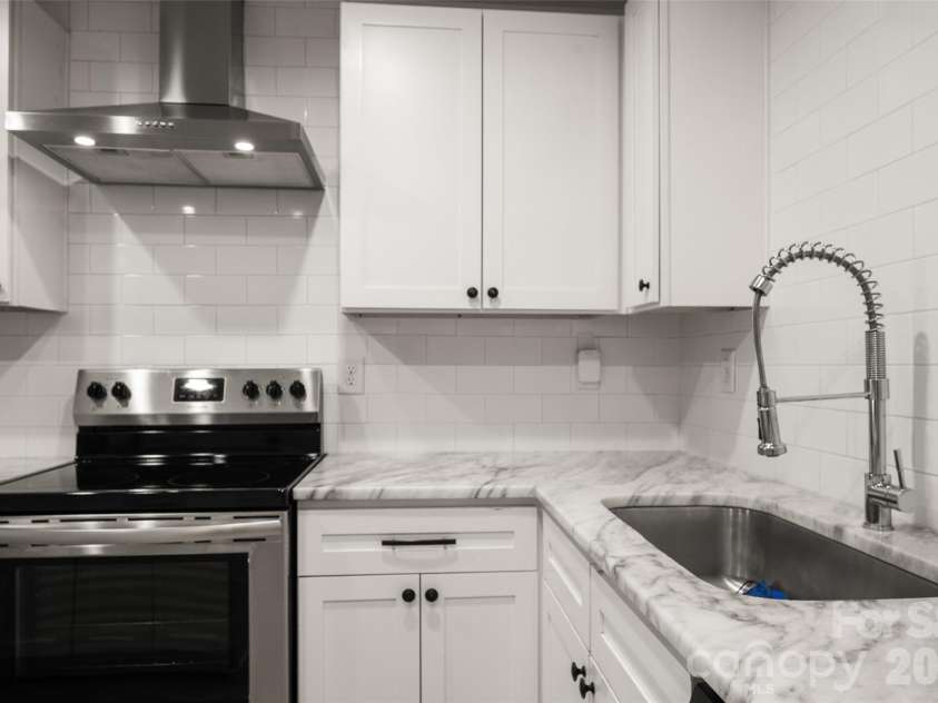4238 Dowling Drive, Charlotte, NC 28205.  MLS# CAR4434485, YatesRealty ID 57237. 