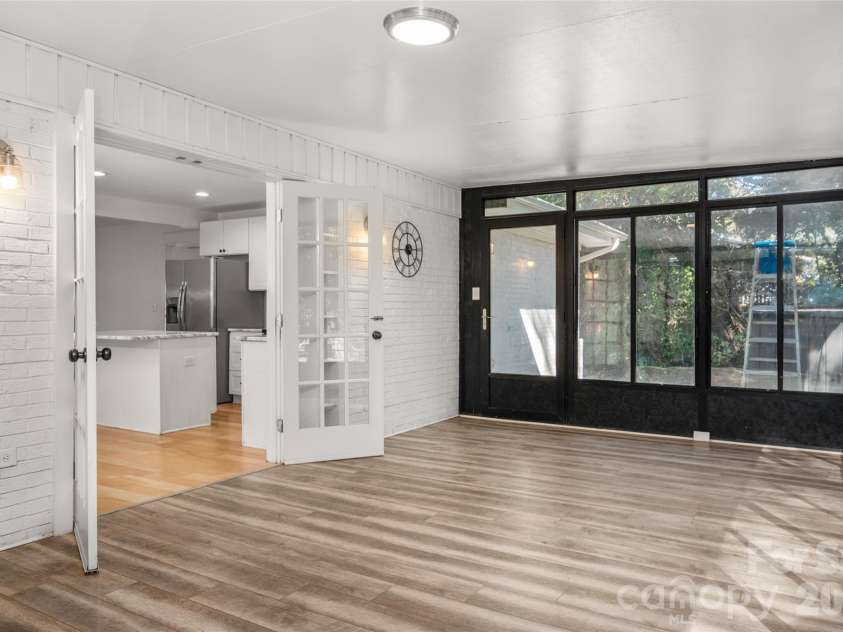 4238 Dowling Drive, Charlotte, NC 28205.  MLS# CAR4434485, YatesRealty ID 57237. 