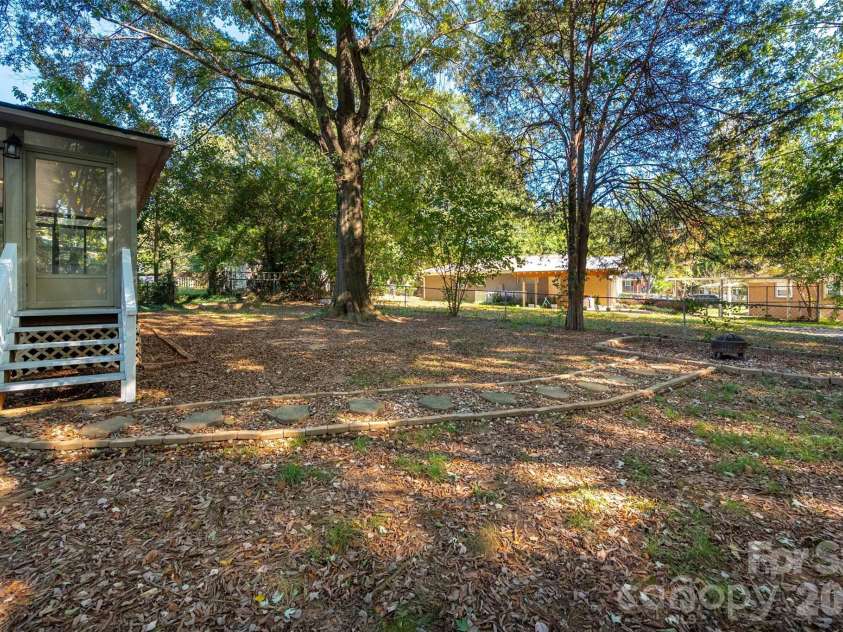 4238 Dowling Drive, Charlotte, NC 28205.  MLS# CAR4434485, YatesRealty ID 57237. 