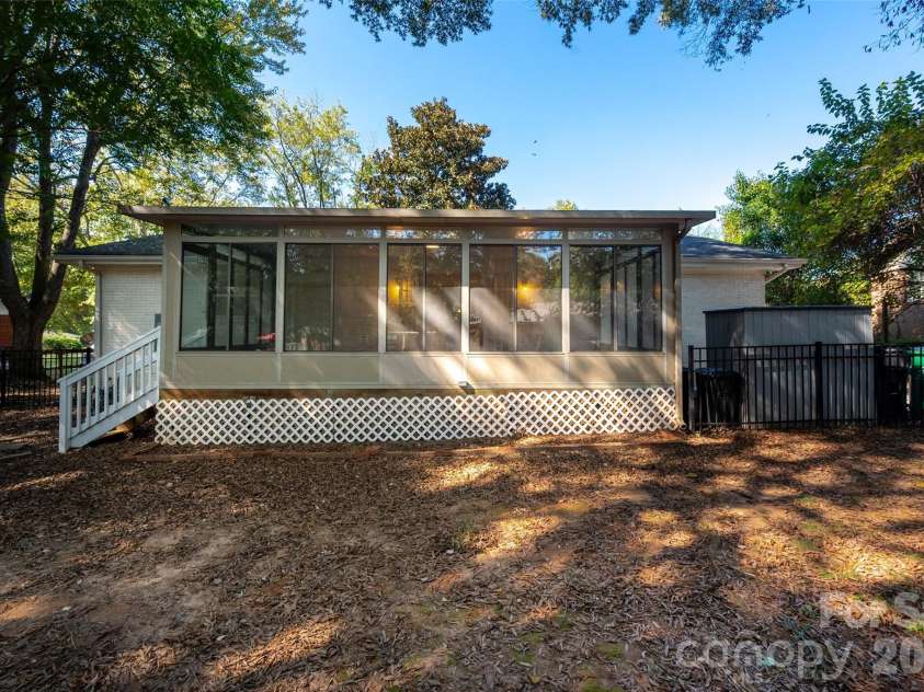 4238 Dowling Drive, Charlotte, NC 28205.  MLS# CAR4434485, YatesRealty ID 57237. 