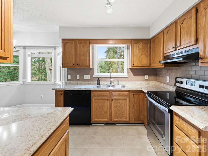 8 Rasada Extension, Weaverville, NC 28787.  MLS# CAR4435147, YatesRealty ID 57238. 