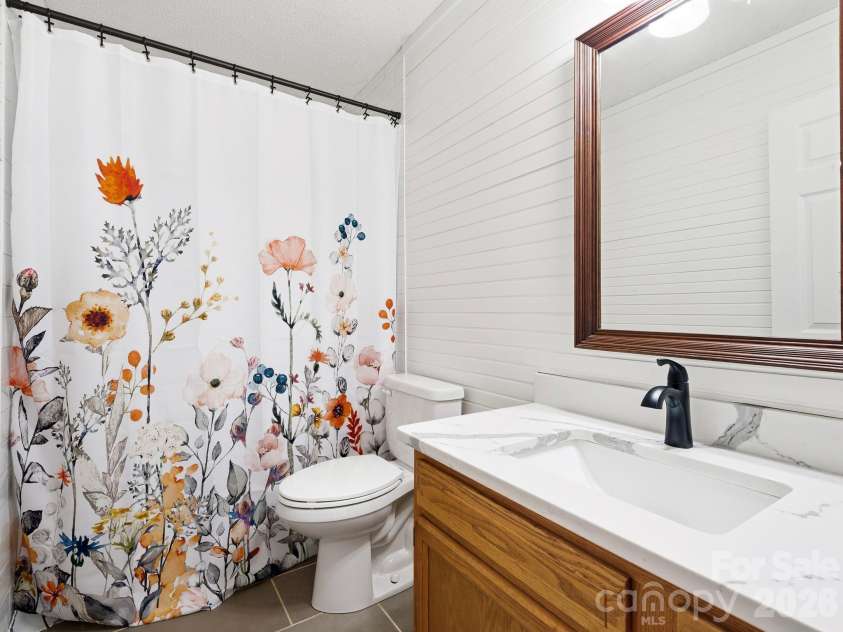 8 Rasada Extension, Weaverville, NC 28787.  MLS# CAR4435147, YatesRealty ID 57238. Hall Bath