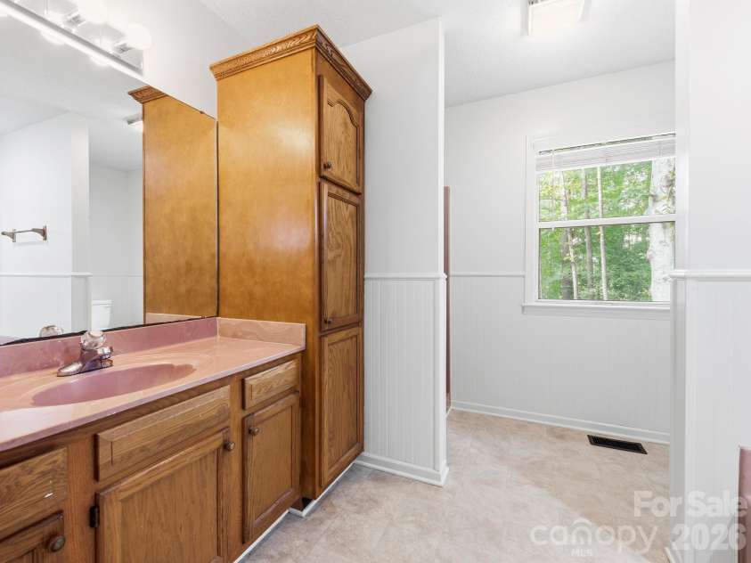 8 Rasada Extension, Weaverville, NC 28787.  MLS# CAR4435147, YatesRealty ID 57238. Master Bath
