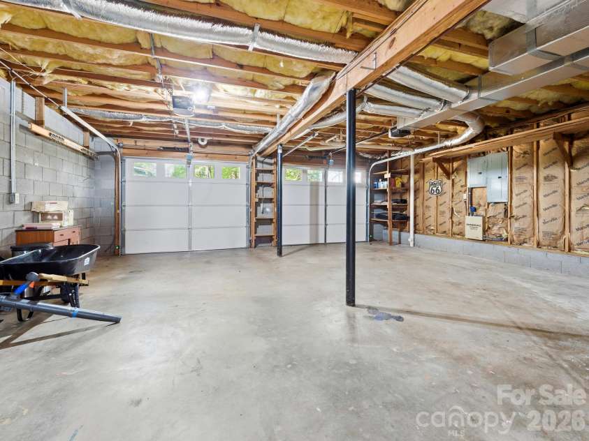 8 Rasada Extension, Weaverville, NC 28787.  MLS# CAR4435147, YatesRealty ID 57238. Oversize Garage