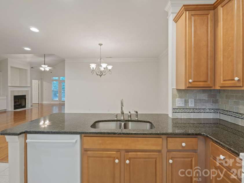 8845 Legacy Lake Lane, Charlotte, NC 28269.  MLS# CAR4434916, YatesRealty ID 57239. 
