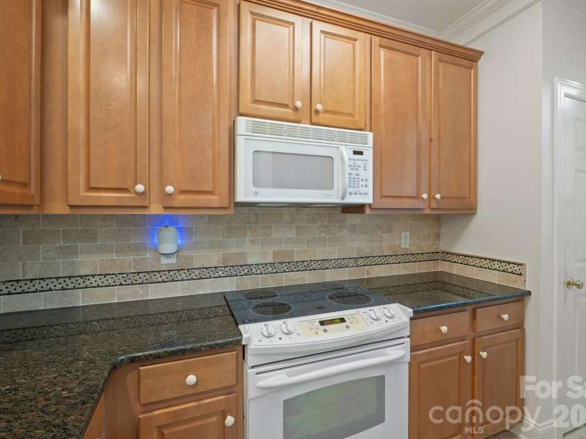 8845 Legacy Lake Lane, Charlotte, NC 28269.  MLS# CAR4434916, YatesRealty ID 57239. 