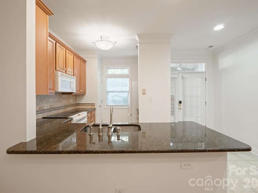 8845 Legacy Lake Lane, Charlotte, NC 28269.  MLS# CAR4434916, YatesRealty ID 57239. 