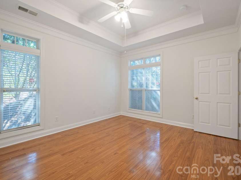 8845 Legacy Lake Lane, Charlotte, NC 28269.  MLS# CAR4434916, YatesRealty ID 57239. 