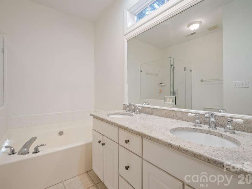 8845 Legacy Lake Lane, Charlotte, NC 28269.  MLS# CAR4434916, YatesRealty ID 57239. 