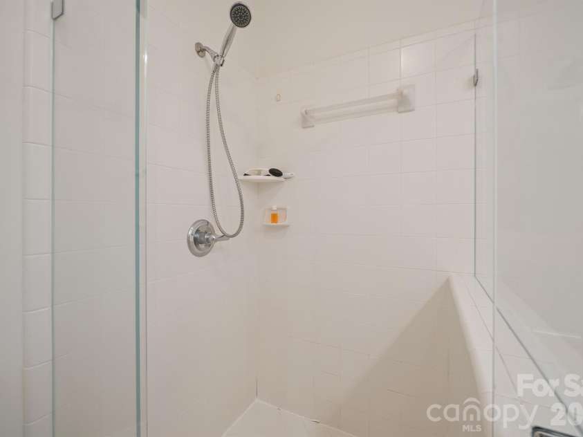 8845 Legacy Lake Lane, Charlotte, NC 28269.  MLS# CAR4434916, YatesRealty ID 57239. 