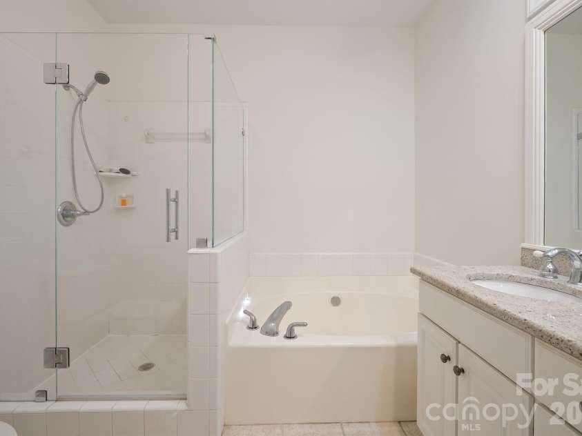 8845 Legacy Lake Lane, Charlotte, NC 28269.  MLS# CAR4434916, YatesRealty ID 57239. 