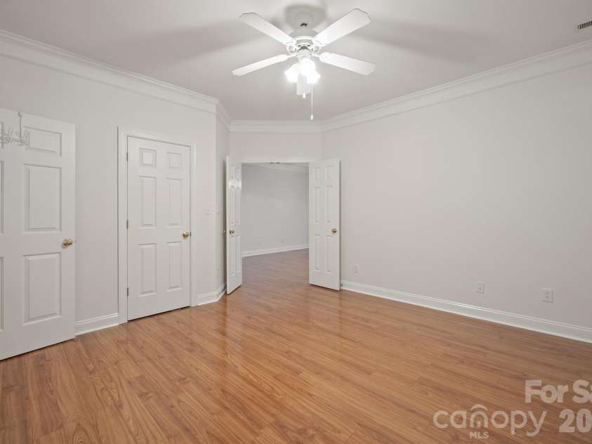 8845 Legacy Lake Lane, Charlotte, NC 28269.  MLS# CAR4434916, YatesRealty ID 57239. 