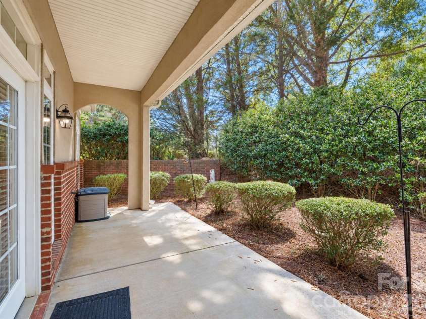 8845 Legacy Lake Lane, Charlotte, NC 28269.  MLS# CAR4434916, YatesRealty ID 57239. 