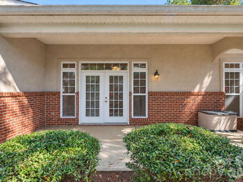 8845 Legacy Lake Lane, Charlotte, NC 28269.  MLS# CAR4434916, YatesRealty ID 57239. 
