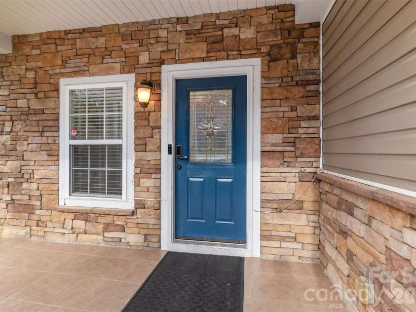 14038 Pinyon Pine Lane, Charlotte, NC 28215.  MLS# CAR4339783, YatesRealty ID 5724. 