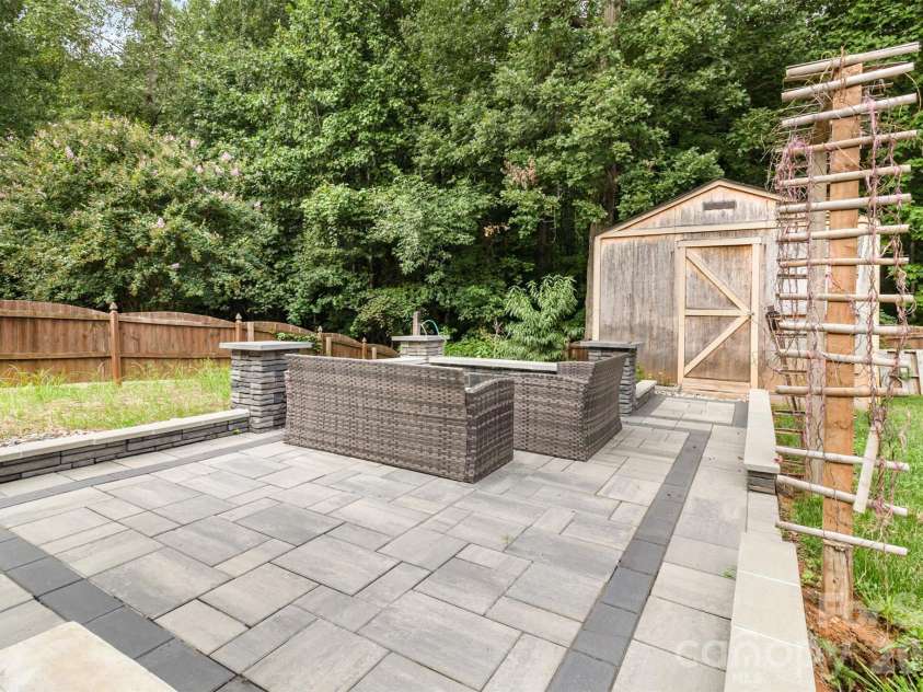 14038 Pinyon Pine Lane, Charlotte, NC 28215.  MLS# CAR4339783, YatesRealty ID 5724. 