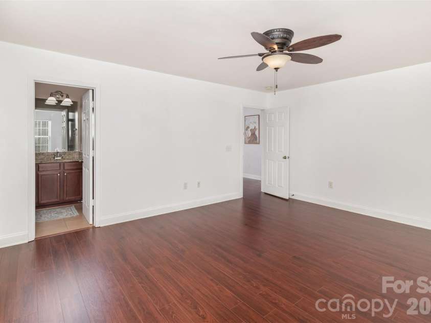 14038 Pinyon Pine Lane, Charlotte, NC 28215.  MLS# CAR4339783, YatesRealty ID 5724. 